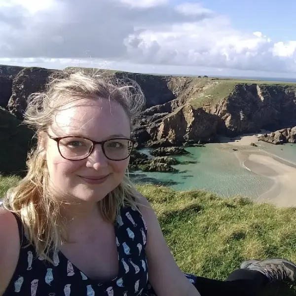 Dr Lisa Grundy